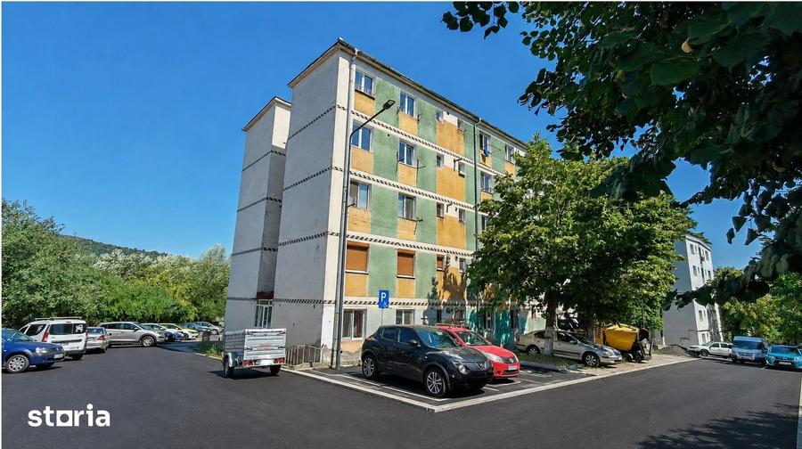 Apartament cu 2 camere semidecomandat în Petrișor