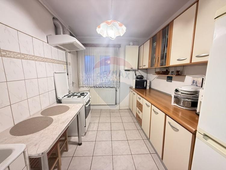 Apartament cu 3 camere decomandat, mobilat în Zorilor