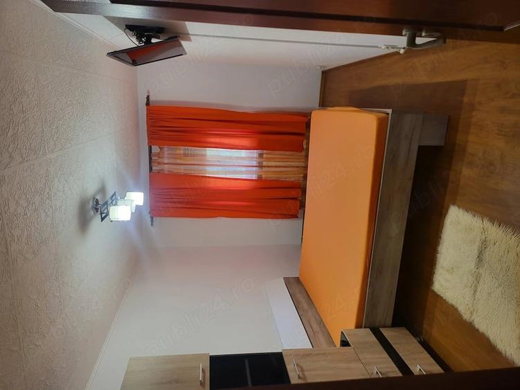 Apartament cu 3 camere semidecomandat în Craiovița Nouă