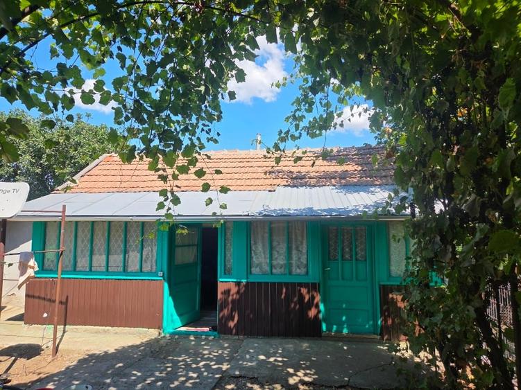 Casă individuală cu 5 camere cu Teren 1700 Mp în Perișoru