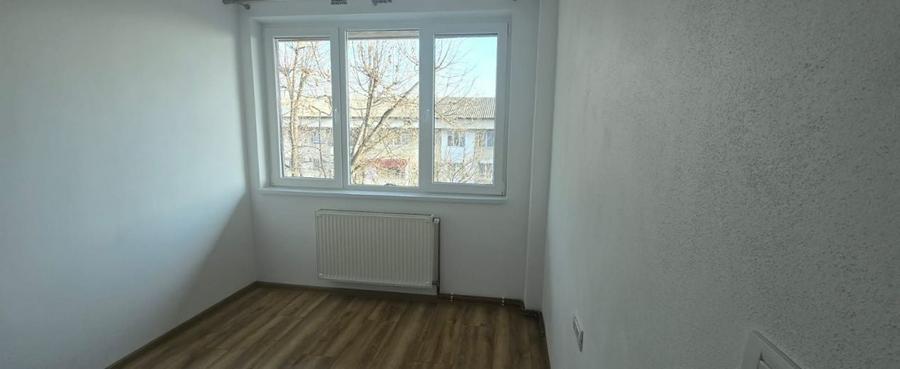 Apartament cu 2 camere semidecomandat în 1 Mai