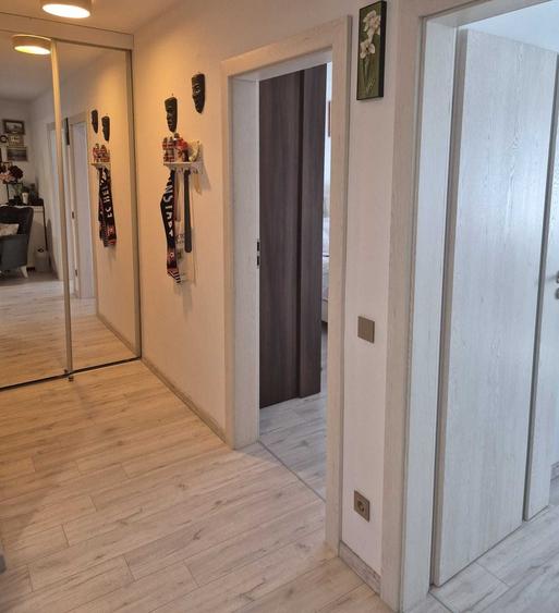 Apartament cu 3 camere decomandat în Lotrioara