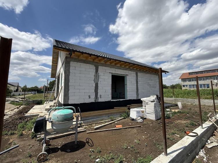 Casă cu 4 camere în Valu lui Traian