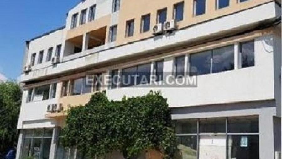 Birou, de 1,500 mp, în Central
