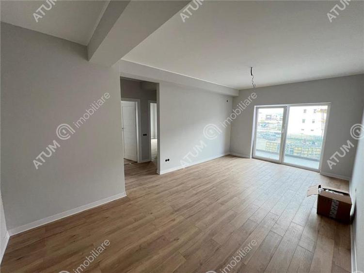 Apartament cu 3 camere decomandat în Șelimbăr — fotografia 2