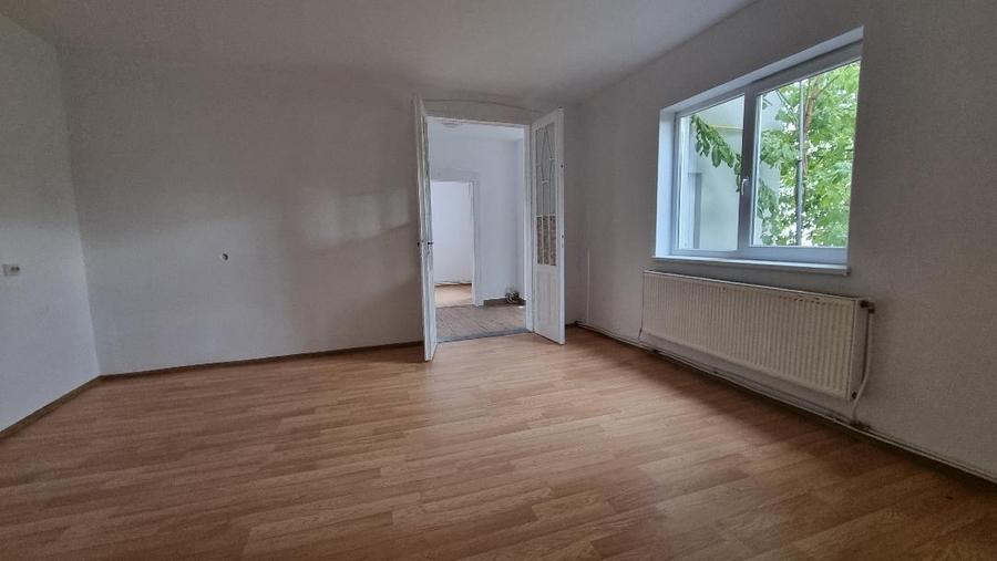 Casă individuală cu 7 camere cu Canalizare în Semicentral