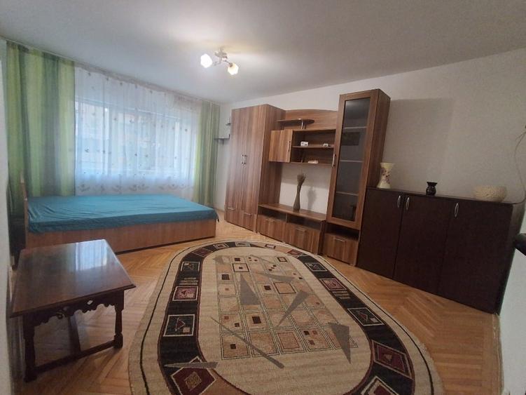 Apartament cu 2 camere decomandat, mobilat în Calea București