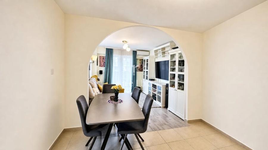 Apartament cu 5 camere decomandat, mobilat în Basarabia
