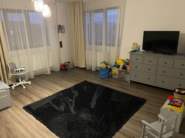 Casă individuală cu 4 camere cu Canalizare în Central