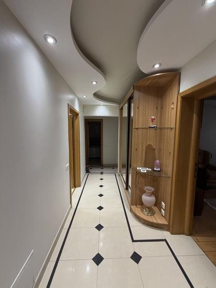 Apartament cu 3 camere decomandat în Splaiul Unirii