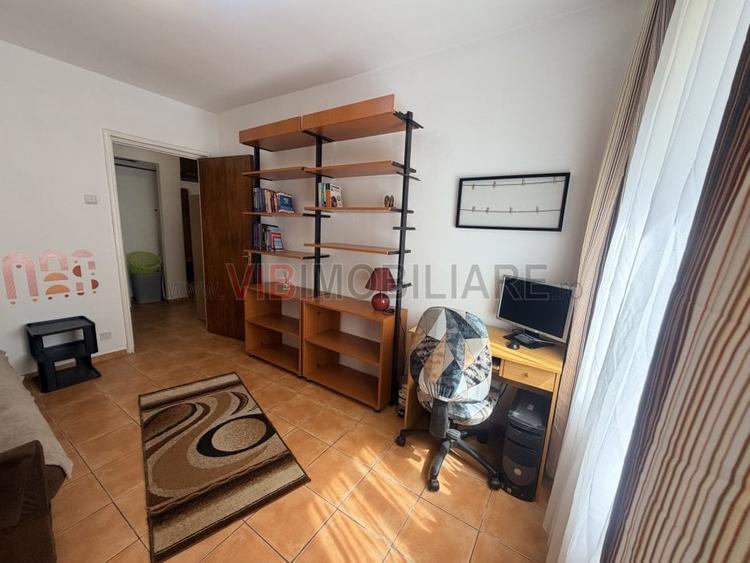 Apartament cu 3 camere semidecomandat în Colentina