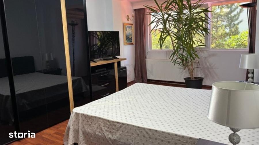 Casă cu 5 camere decomandat cu Teren 500 Mp în Central
