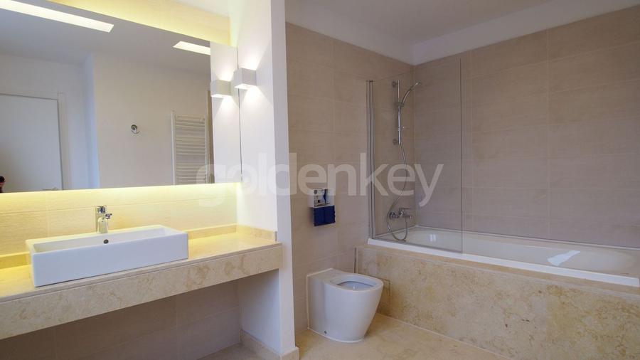 Duplex cu 10 camere cu Canalizare în Pipera