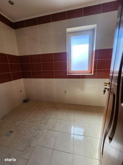 Casă cu 4 camere în Ștefănești
