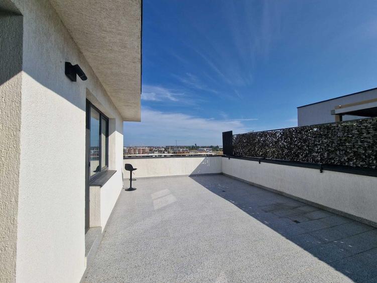 Apartament cu 3 camere decomandat în Titan