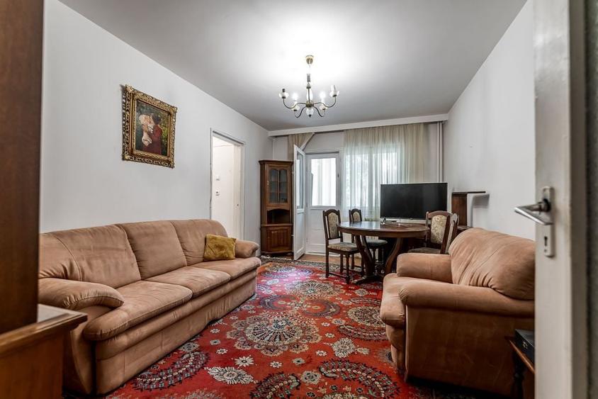 Apartament cu 3 camere semidecomandat în Central