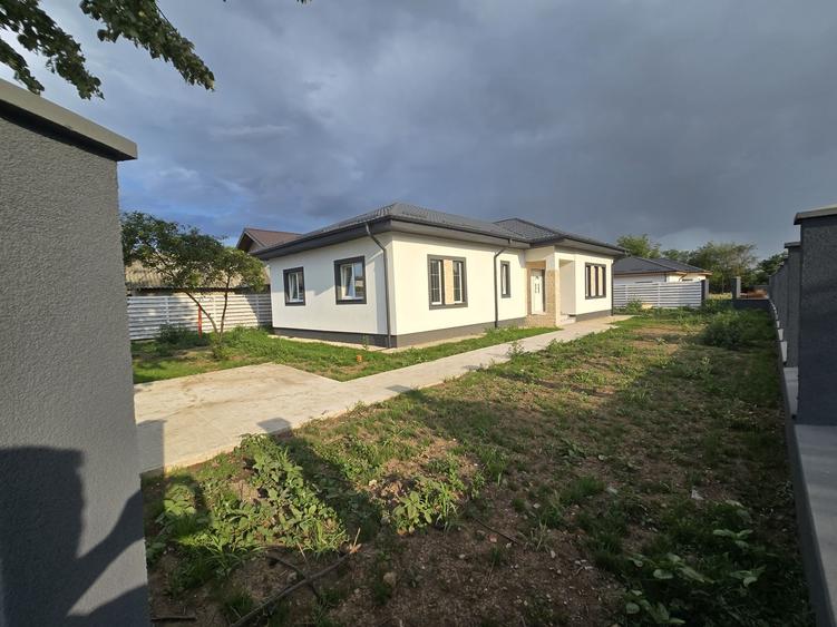 Casă cu 4 camere în Buriaș