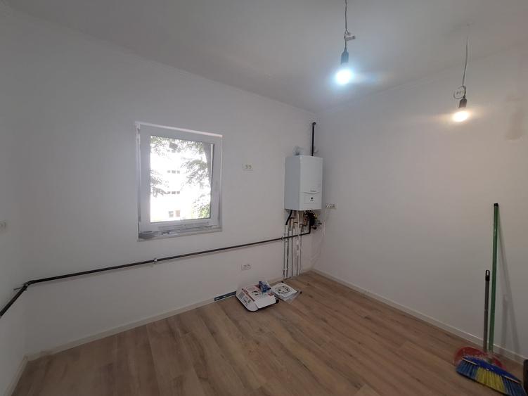 Apartament cu 3 camere decomandat în Dâmbovița