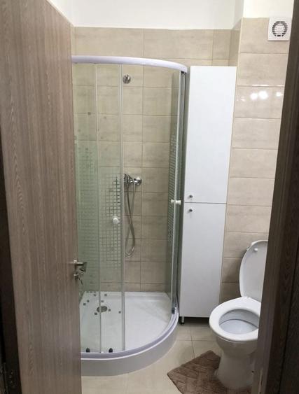 Garsonieră decomandată în Roșu