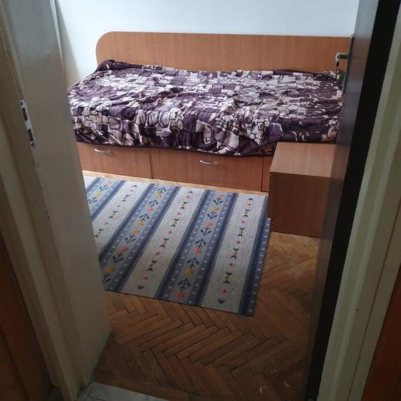 Apartament cu 3 camere în Podu Roș