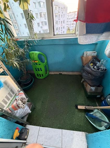 Apartament cu 3 camere semidecomandat în Dristor