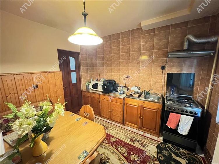 Apartament cu 3 camere decomandat, mobilat în Vasile Aaron
