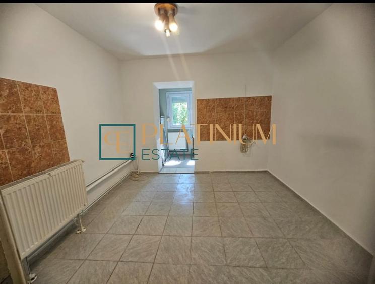 Apartament cu 3 camere decomandat, mobilat în Aradului