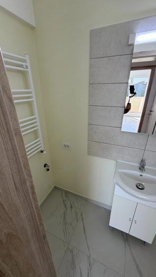 Apartament cu 3 camere decomandat în 1 Decembrie