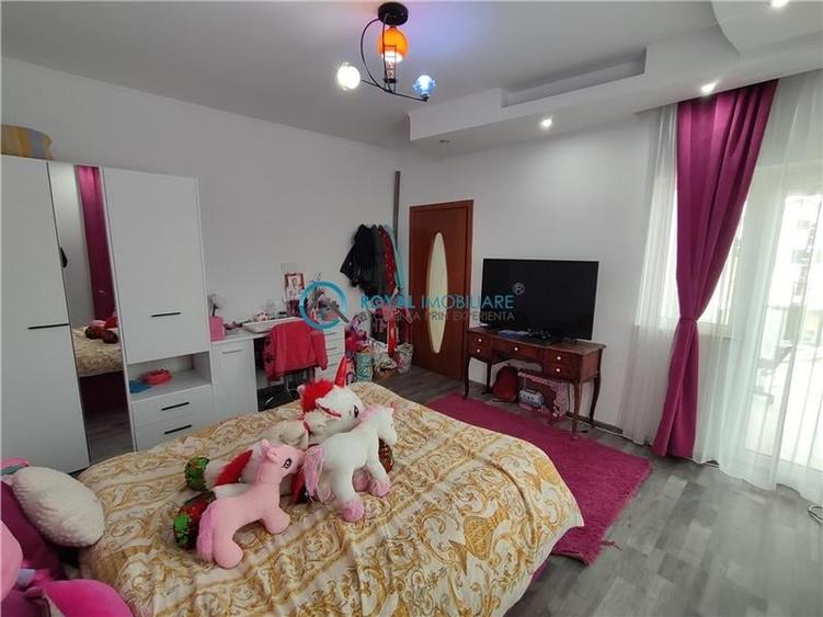 Casă individuală cu 6 camere cu Canalizare în Traian