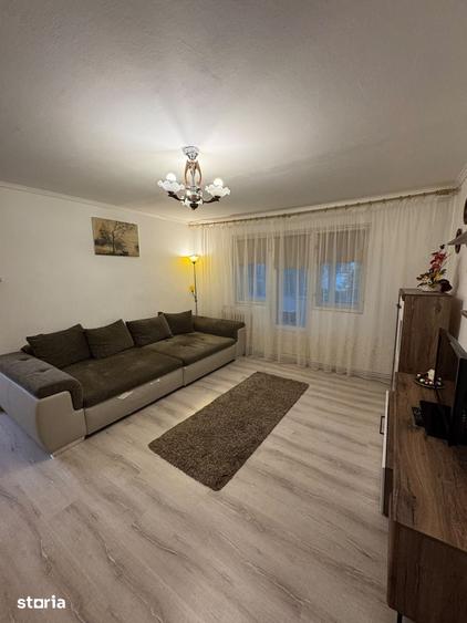 Apartament cu 3 camere în Decebal