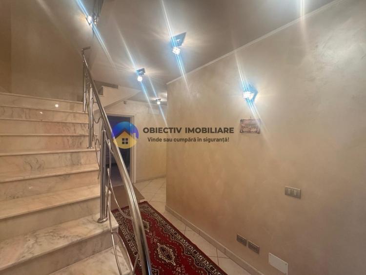 Duplex cu 5 camere cu Canalizare în 1 Mai