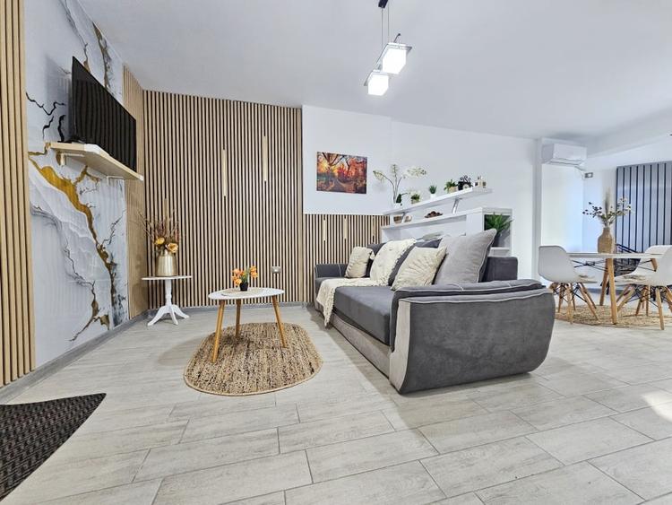 Apartament cu 2 camere semidecomandat, mobilat în Mamaia-Sat