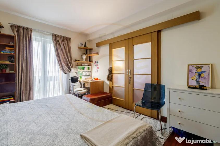 Apartament cu 3 camere semidecomandat, mobilat în Ștefăneștii de Jos