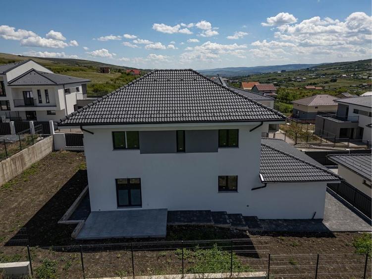 Casă cu 4 camere în Chinteni