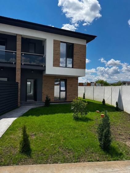 Casă individuală cu 4 camere cu Canalizare în Ultracentral