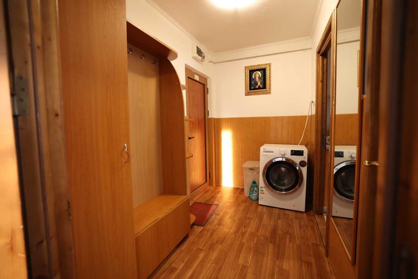 Apartament cu 2 camere nedecomandat în Podu Roș