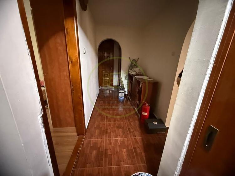Apartament cu 4 camere decomandat, mobilat în Rovine