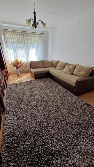 Apartament cu 3 camere decomandat în Exterior Vest