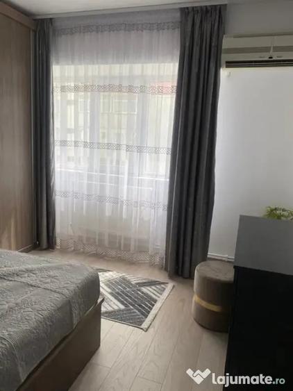 Apartament cu 2 camere decomandat în Podul de Fier