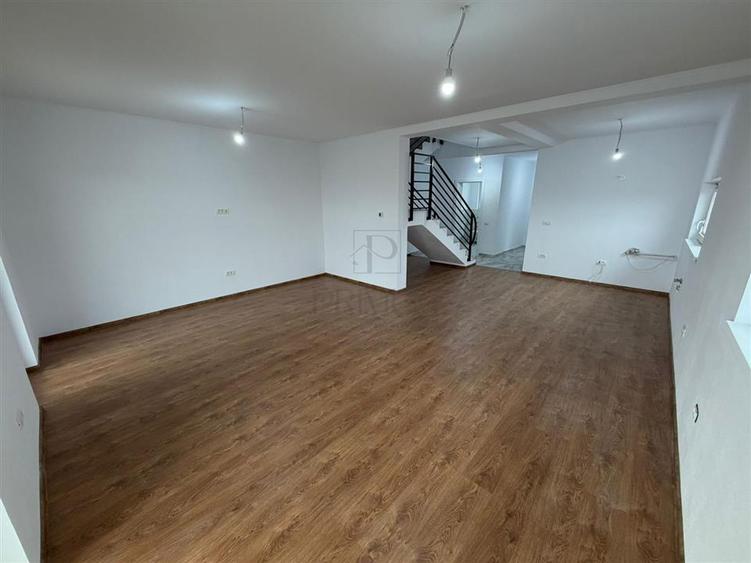 Casă individuală cu 4 camere cu Teren 350 Mp în Săcălaz