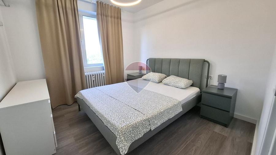 Apartament cu 3 camere semidecomandat, mobilat în Ștefan cel Mare