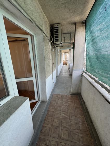 Apartament cu 3 camere decomandat în Democrației