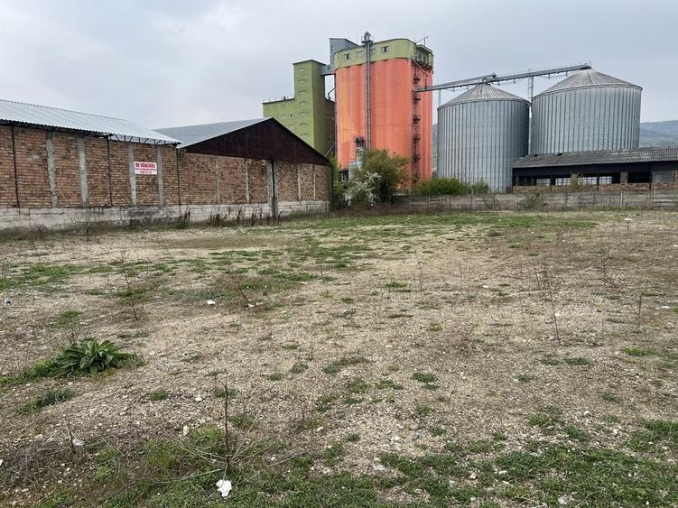 Spațiu comercial, în Mintia