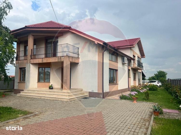 Casă cu 4 camere cu Teren 983 Mp în Garoafa