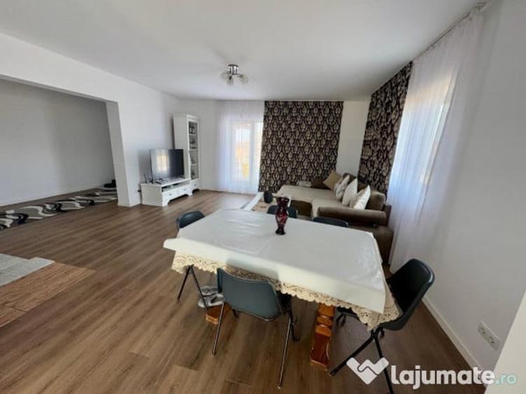 Casă cu 2 camere cu Teren 1400 Mp în Lăpuș