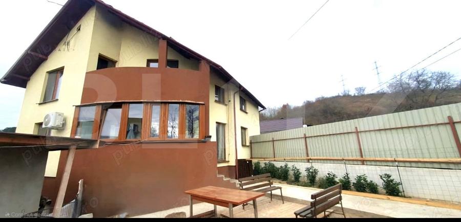 Casă individuală cu 4 camere cu Canalizare în Florești