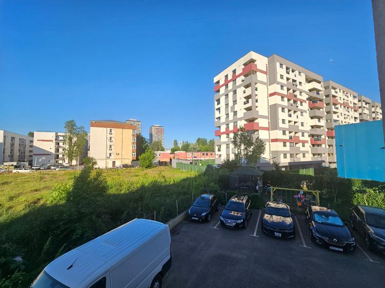 Apartament cu 2 camere decomandat în Apărătorii Patriei