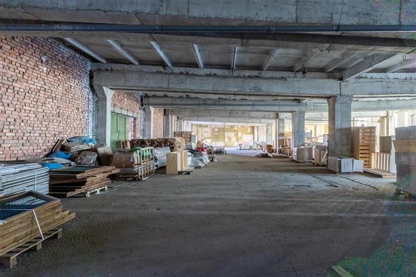 Spațiu comercial, de 2,920 mp, în Periferie