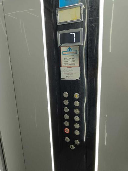 Apartament cu 3 camere decomandat în Astra