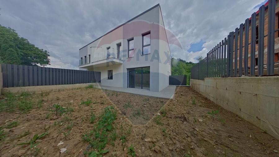 Duplex cu 4 camere cu Teren 346 Mp în Florești
